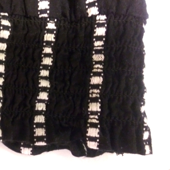 Cute black and white summer top - Picture 3 of 4